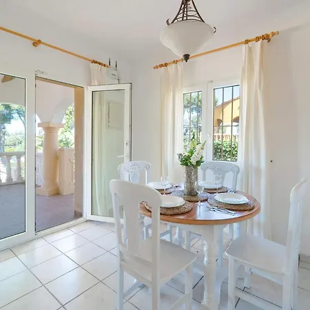 Rosa Blanca By Balcon del Mar